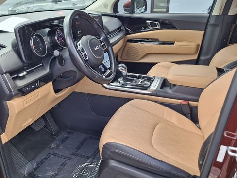 Used 2022 Kia Carnival EX FWD image 9