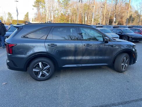 Certified 2023 Kia Sorento S image 4