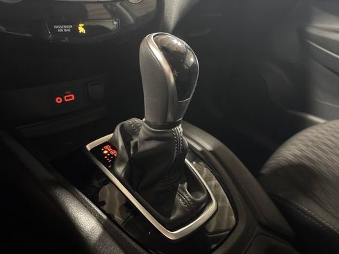 Used 2020 Nissan Rogue S AWD/4WD image 20