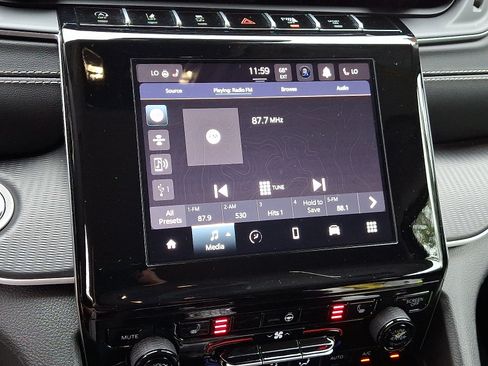 Certified 2023 Jeep Grand Cherokee Laredo w/ Luxury Tech Group I image 17