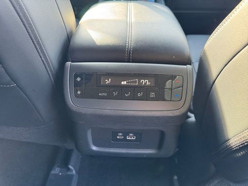 Used 2023 Nissan Pathfinder SL image 22