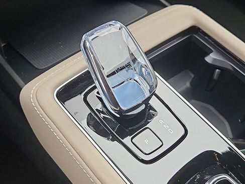 New 2026 Volvo XC90 B6 Plus w/ Protection Package Premier image 19