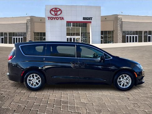 Used 2023 Chrysler Voyager LX image 7