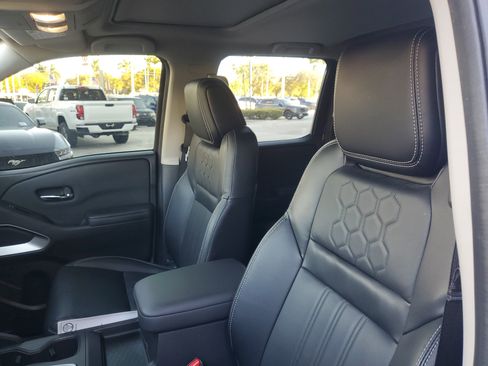 Used 2024 Nissan Frontier SL w/ Technology Package image 16