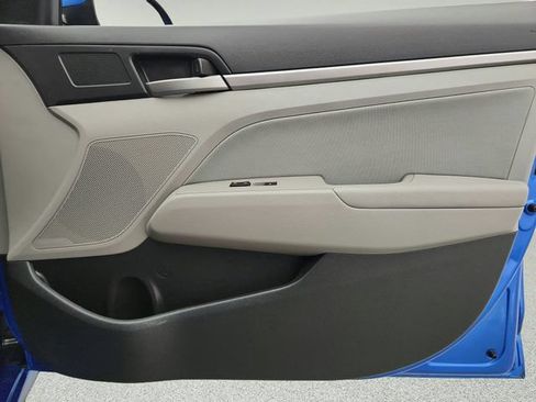 Used 2017 Hyundai Elantra SE FWD image 25