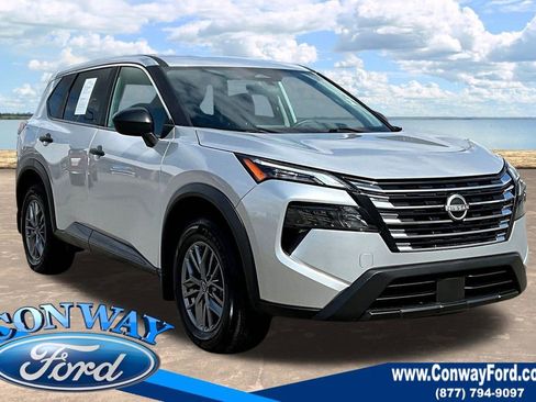 Used 2024 Nissan Rogue S image 1