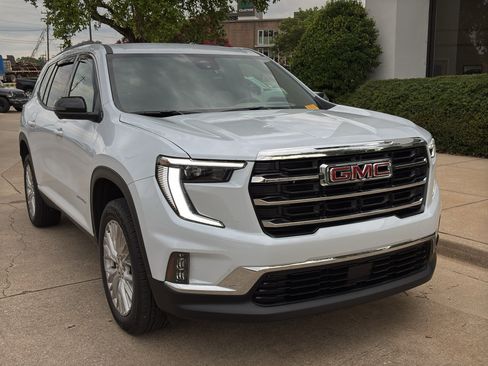 Used 2026 GMC Acadia Elevation w/ Elevation Premium Package FWD image 1
