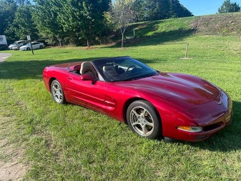 Used 2004 Chevrolet Corvette Convertible w/ Preferred Equipment Group RWD image 12
