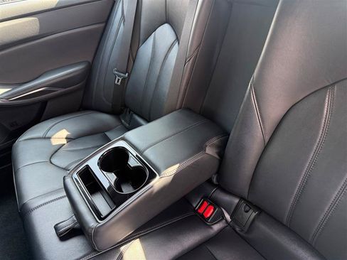 Used 2019 Toyota Avalon XLE w/ Moonroof Package FWD image 16