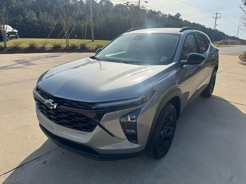 New 2026 Chevrolet Trax LT w/ Midnight Edition FWD image 12