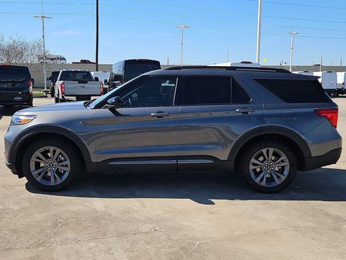 Used 2023 Ford Explorer XLT w/ Equipment Group 202A image 12