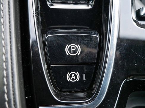 Used 2018 Volvo S90 T8 Inscription w/ Convenience Package image 24