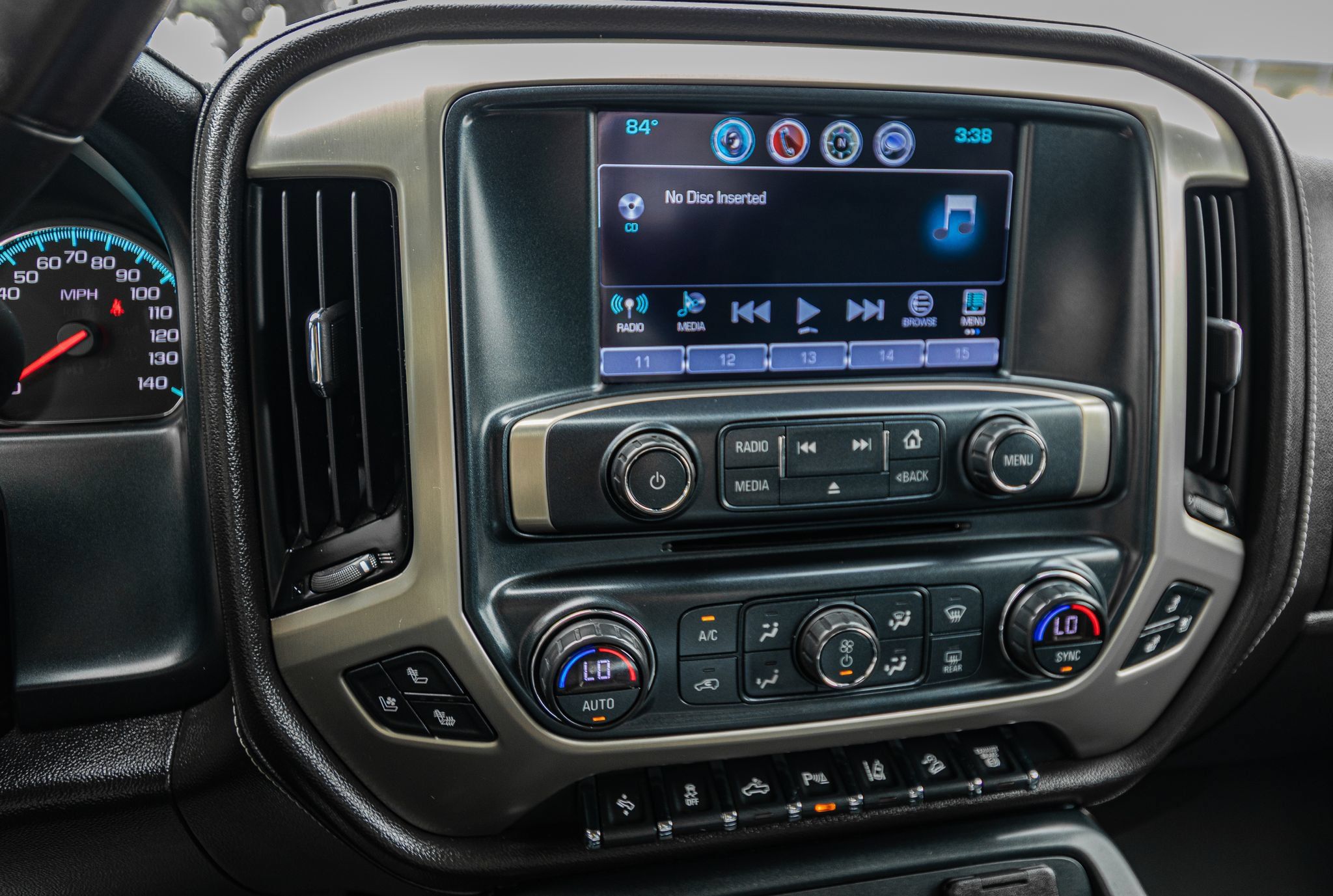 Used 2017 GMC Sierra 2500 Denali w/ Duramax Plus Package AWD/4WD image 18