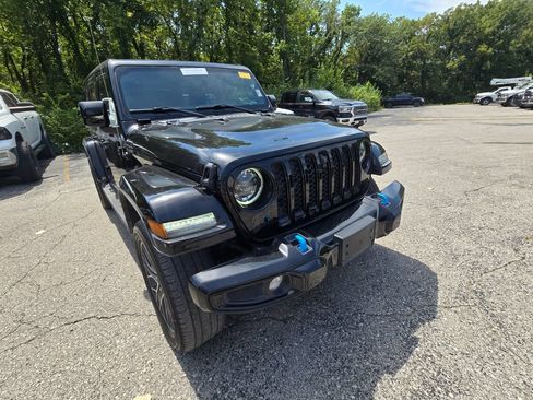 Used 2023 Jeep Wrangler Unlimited Sahara AWD/4WD image 11