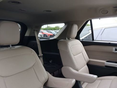 Used 2023 Ford Explorer Limited AWD/4WD image 17