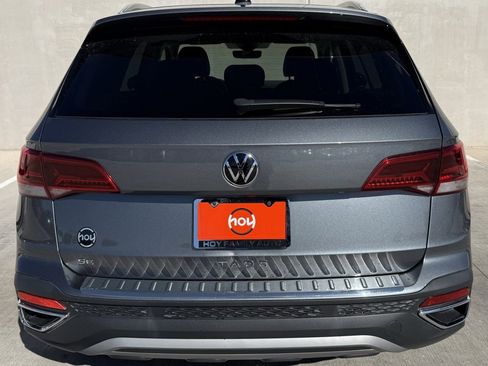 Certified 2023 Volkswagen Taos SE image 4