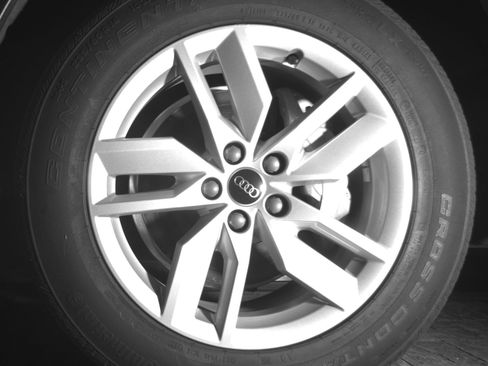 Used 2024 Audi Q5 2.0T Premium AWD/4WD image 9