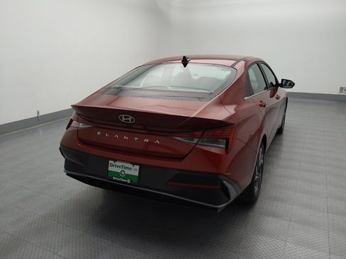 Used 2024 Hyundai Elantra SEL w/ Convenience Package FWD image 7