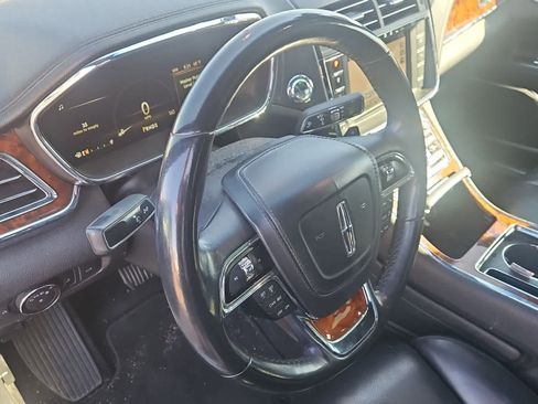 Used 2018 Lincoln Continental Select FWD image 2