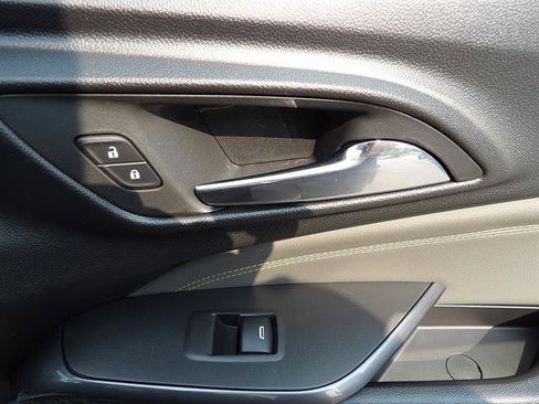 Used 2024 Chevrolet Trax ACTIV w/ Sunroof Package FWD image 40