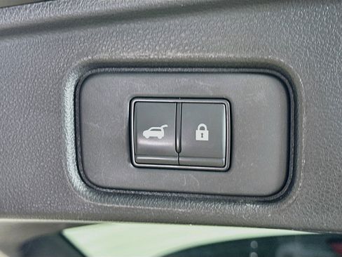 Used 2023 Nissan Pathfinder SL AWD/4WD image 34