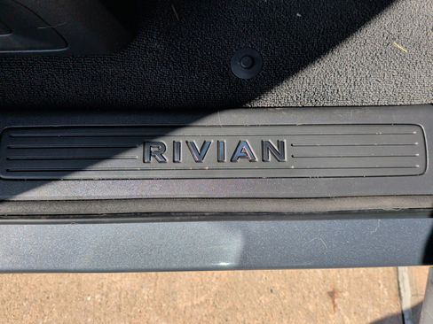 Used 2024 Rivian R1S Adventure AWD/4WD image 38