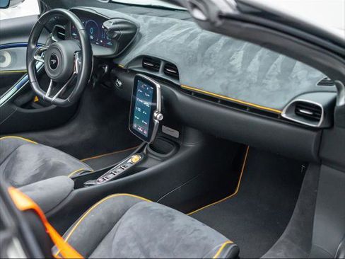 Used 2025 McLaren Artura Spider image 40