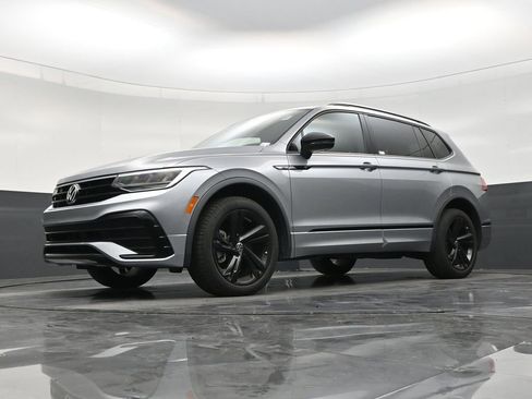 Used 2023 Volkswagen Tiguan SE R-Line FWD image 20