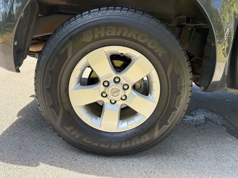 Used 2011 Nissan Frontier SV image 13