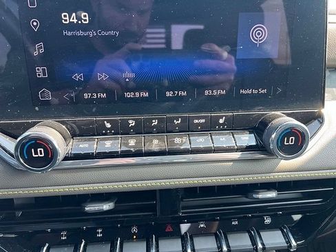 Used 2024 Chevrolet Colorado ZR2 w/ Technology Package AWD/4WD image 25