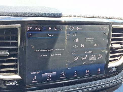 Used 2023 Chrysler Pacifica Touring-L FWD image 16