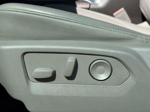 Used 2023 GMC Sierra 1500 SLT image 17