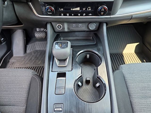Used 2023 Nissan Rogue SV FWD image 25