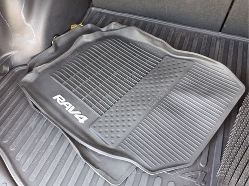 Used 2017 Toyota RAV4 XLE AWD/4WD image 23