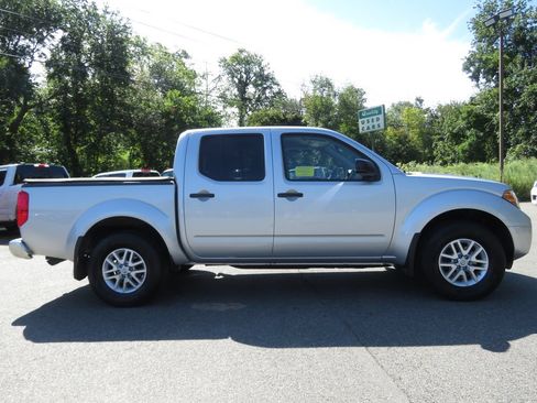 Used 2019 Nissan Frontier SV AWD/4WD image 4