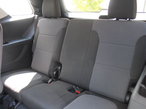 Used 2020 Chevrolet Traverse LT FWD image 24