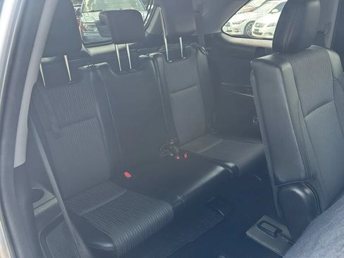 Used 2017 Toyota Highlander Plus FWD image 27