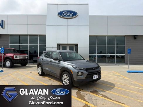 Used 2021 Chevrolet TrailBlazer LS w/ LPO, Blackout Package FWD image 1