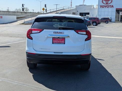 Used 2024 GMC Terrain SLE image 9