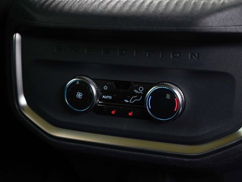 Used 2025 Ford Expedition Tremor image 18