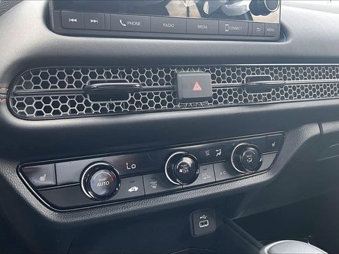 Certified 2025 Honda HR-V Sport image 31