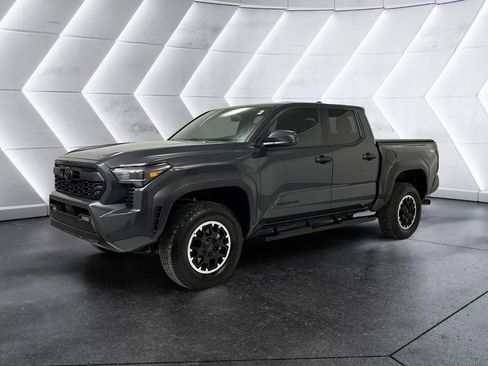 Used 2025 Toyota Tacoma TRD Off-Road image 3