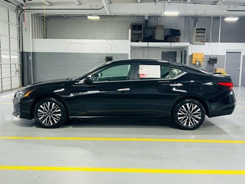 Used 2025 Nissan Altima 2.5 SV image 13