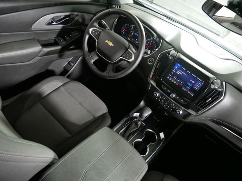 Used 2023 Chevrolet Traverse LT FWD image 9