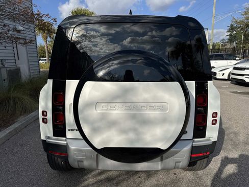 Used 2023 Land Rover Defender 110 SE image 7