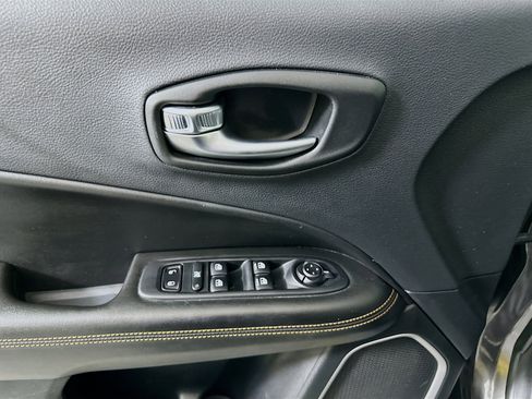 Used 2019 Jeep Compass Limited image 15