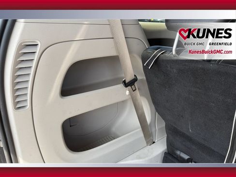 Used 2023 Chrysler Pacifica Touring-L FWD image 31