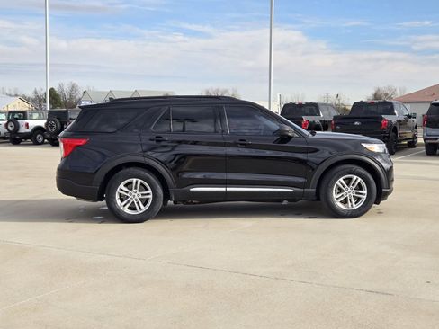 Used 2023 Ford Explorer XLT image 7