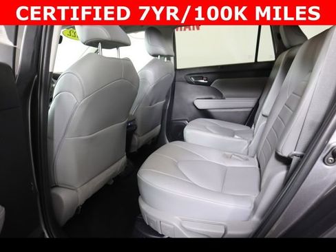 Used 2022 Toyota Highlander XLE image 18