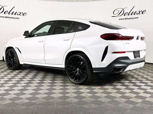Used 2022 BMW X6 xDrive40i w/ M Sport Package AWD/4WD image 4